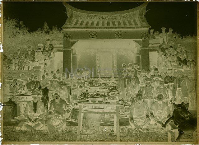 眾人於楊梅富岡公墓祭祀合照藏品圖，第2張