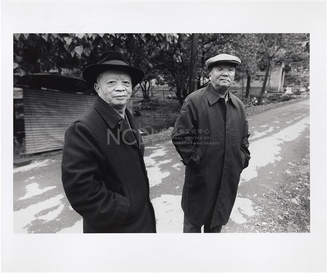 《行過幽谷》系列：〈穿著體面歡喜過新年〉藏品圖，第1張