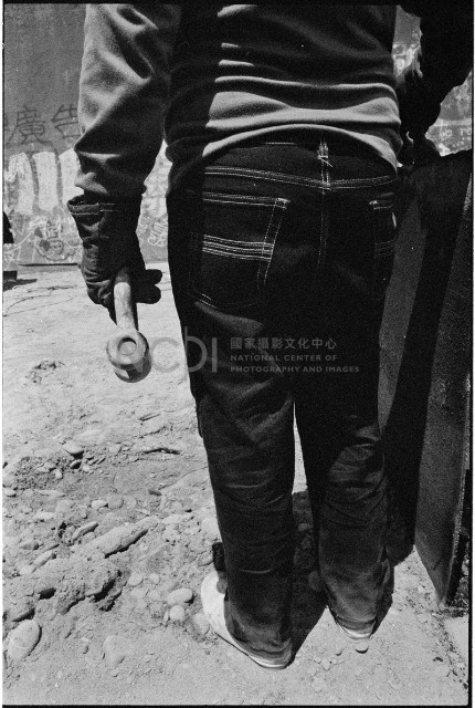 廢船拆除工程人員背影藏品圖，第1張