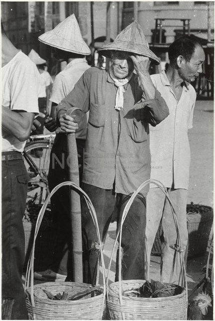 路邊攤紀實 竹東市場擦汗的老人藏品圖，第1張
