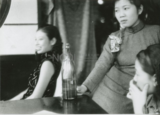 Flirtation in Bar Room Collection Image, Figure 1, Total 2 Figures