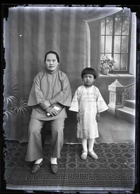 婦人與小女孩合照藏品圖，第1張