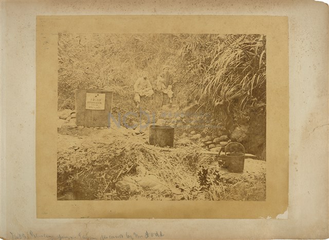 陶得於淡水（廳）發現石油礦原油，即今苗栗出磺坑藏品圖，第1張