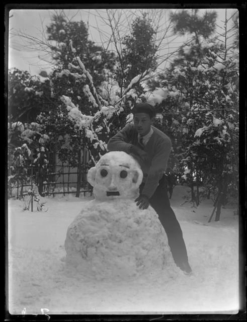 洪孔達與雪人在日本的自家庭院藏品圖，第1張