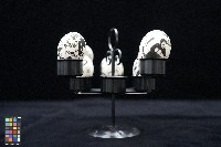 周順吉繪綜合蛋殼畫擺飾《海天一樂園》《雙猴戲帽》《迪斯耐樂園》《北門》《三陽開泰》《仲夏之夜》《清心茶》藏品圖，第3張