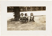 劉美蜺姐妹與同學合照藏品圖，第1張