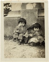 劉美蜺與劉美虹兩歲半合照（1954年）藏品圖，第1張
