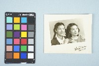 施月霞十八歲與閨蜜合照（1945年）藏品圖，第2張
