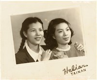 施月霞十八歲與閨蜜合照（1945年）藏品圖，第1張