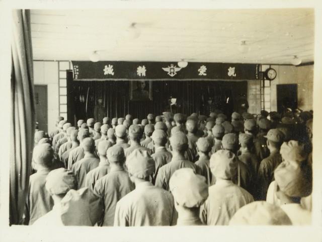 李監交官新生訓導處宣達國防部命令照片（1955年2月）藏品圖，第2張