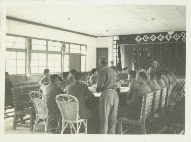 新生訓導處業務公文移交照片（1955年2月）藏品圖，第2張