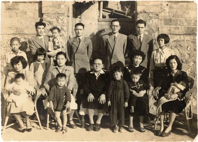 劉耀廷家族合照（1953年12月）藏品圖，第1張