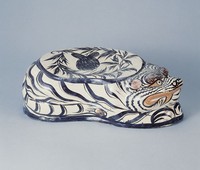 白釉鐵繪褐彩花卉紋虎形枕藏品圖，第1張