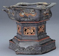 越素汪奇里佛寺燭台底座藏品圖，第1張