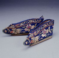 藍緞彩繡女鞋藏品圖，第1張