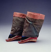 Women’s Green Silk-Edged Shoes Collection Image, Figure 2, Total 3 Figures