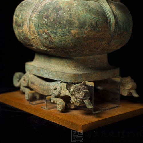 Fang-hu, Squarish ritual wine vessel Collection Image, Figure 28, Total 47 Figures