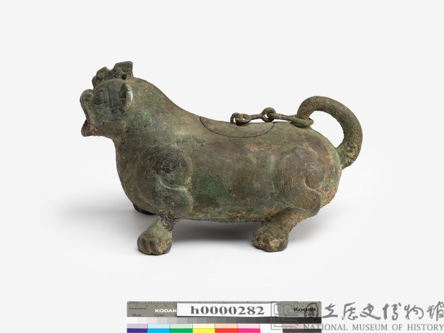 Tsun, Ritual wine vessel, bronze with tiger-shaped decoration Collection Image, Figure 2, Total 4 Figures