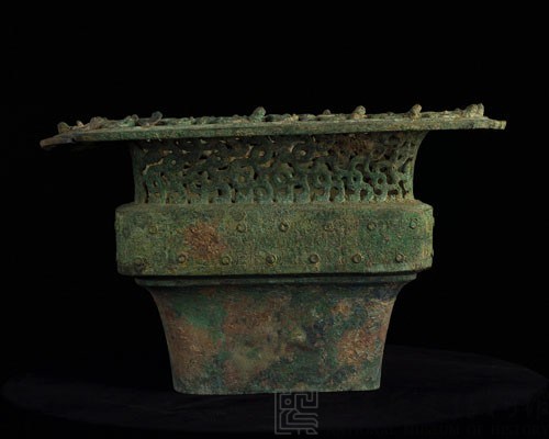 Fang-hu, Squarish ritual wine vessel Collection Image, Figure 23, Total 47 Figures