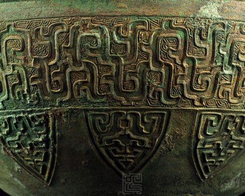 Lei, bronze wine vessel with cloud dragon design Collection Image, Figure 7, Total 9 Figures