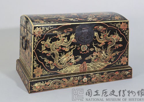 黑地描金彩漆龍戲珠化妝箱藏品圖，第1張