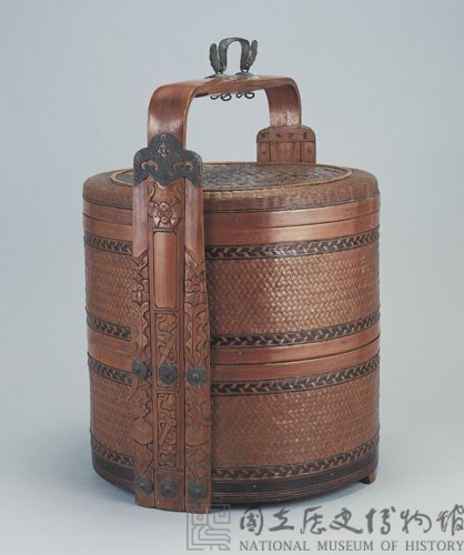 Three-Tiered Round Gift Basket Collection Image, Figure 1, Total 2 Figures