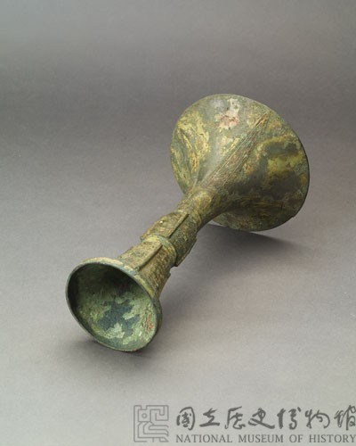 Square-footed ku bronze vessel with round mouth Collection Image, Figure 8, Total 13 Figures