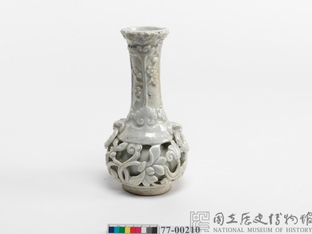青白瓷雕花瓶藏品圖，第3張