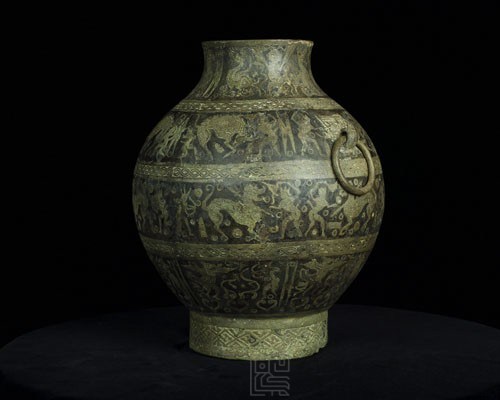 Hu, bronze vessel with lacquered design of hunting scenes motif, Warring States period Collection Image, Figure 1, Total 19 Figures
