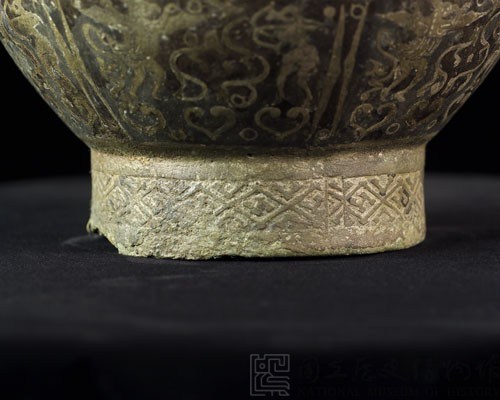Hu, bronze vessel with lacquered design of hunting scenes motif, Warring States period Collection Image, Figure 18, Total 19 Figures