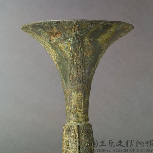 Square-footed ku bronze vessel with round mouth Collection Image, Figure 9, Total 13 Figures