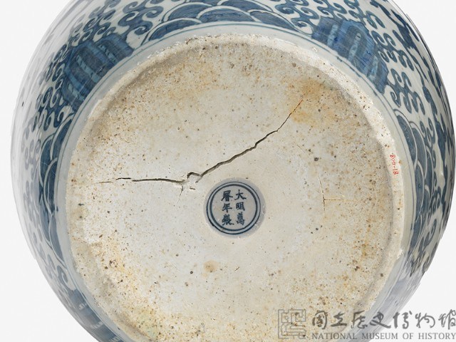 萬曆青花雙龍暖壽罈藏品圖，第6張