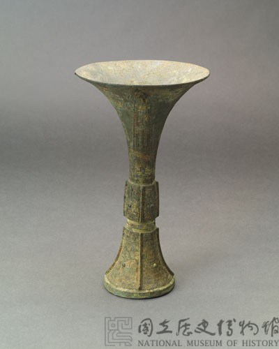 Square-footed ku bronze vessel with round mouth Collection Image, Figure 3, Total 13 Figures