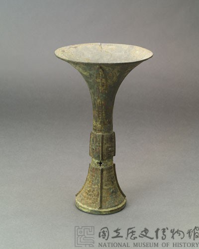 Square-footed ku bronze vessel with round mouth Collection Image, Figure 6, Total 13 Figures