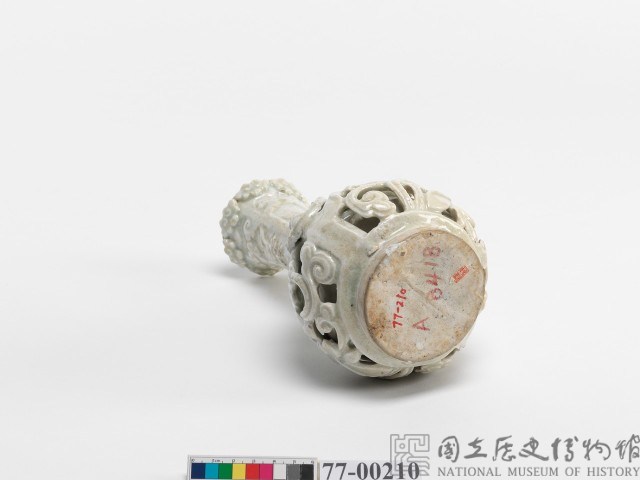 青白瓷雕花瓶藏品圖，第4張