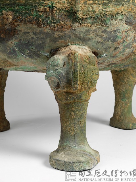 Ding, bronze ritual vessel Collection Image, Figure 3, Total 3 Figures