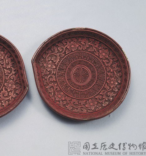 剔紅桃形盤藏品圖，第1張
