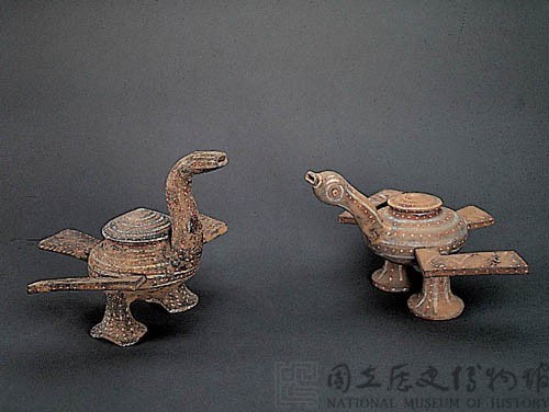 Gray pottery duck-shaped container with colors Collection Image, Figure 2, Total 6 Figures