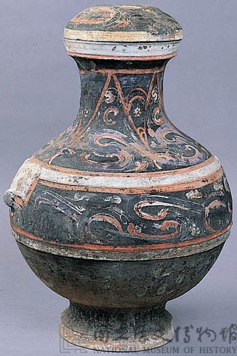 Gray earthenware jar, with unfired pigments and cloud pattern. Collection Image, Figure 2, Total 3 Figures