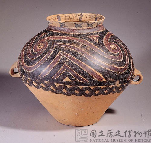 Bansan painted pottery ewer with whorl design Collection Image, Figure 2, Total 5 Figures