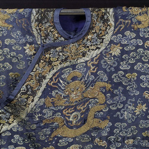 Empress Robe Embroidered with Cloud and Dragon Patterns Collection Image, Figure 5, Total 7 Figures
