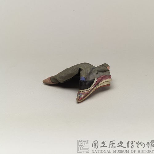 Women’s Green Silk-Edged Shoes Collection Image, Figure 1, Total 3 Figures