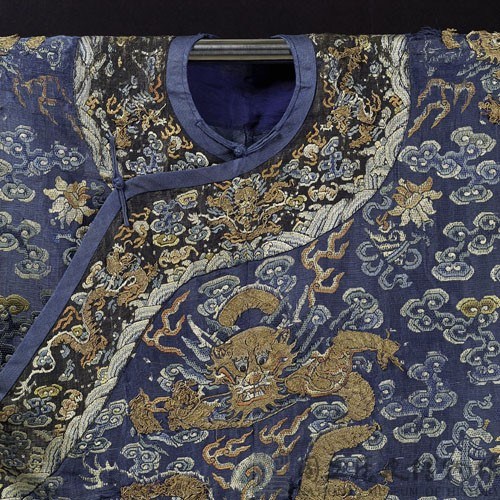 Empress Robe Embroidered with Cloud and Dragon Patterns Collection Image, Figure 4, Total 7 Figures