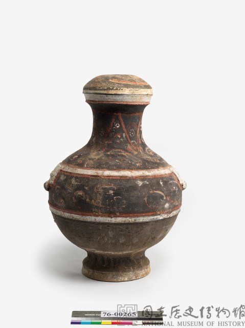 Gray earthenware jar, with unfired pigments and cloud pattern. Collection Image, Figure 3, Total 3 Figures