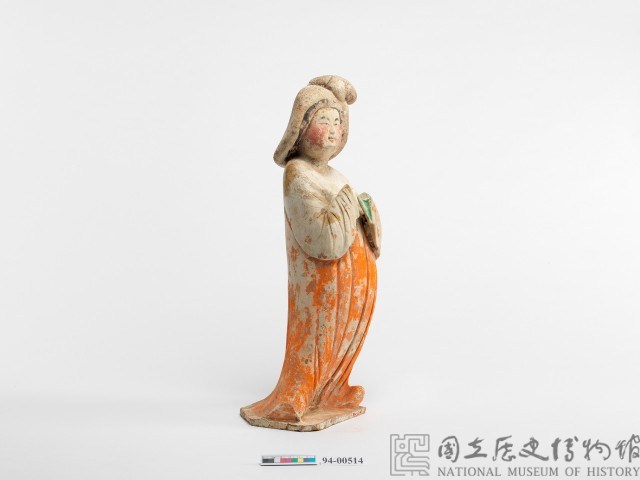 Earthenware court lady with tricolor glaze Collection Image, Figure 5, Total 5 Figures