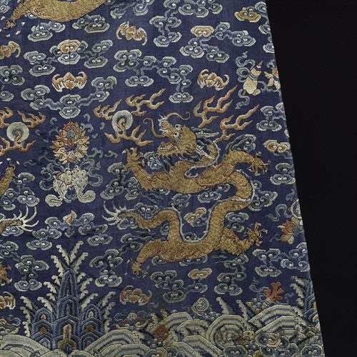 Empress Robe Embroidered with Cloud and Dragon Patterns Collection Image, Figure 7, Total 7 Figures