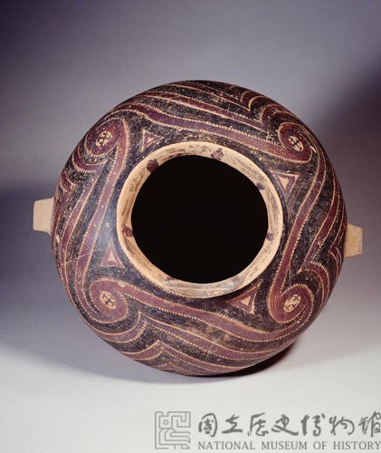 Bansan painted pottery ewer with whorl design Collection Image, Figure 4, Total 5 Figures