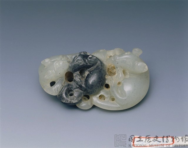 灰玉「闔家歡」珮藏品圖，第1張