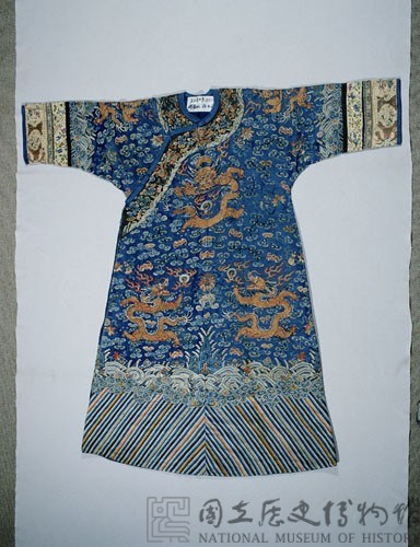 Empress Robe Embroidered with Cloud and Dragon Patterns Collection Image, Figure 2, Total 7 Figures