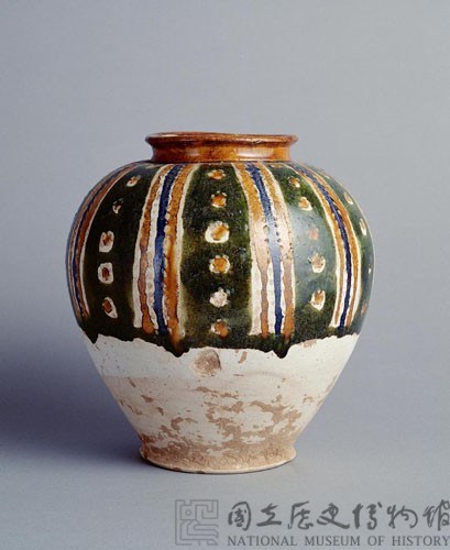 Tricolor evergreen jar with floral design Collection Image, Figure 1, Total 2 Figures